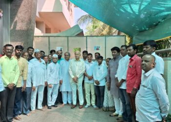 सोलापूरचा ‘आम आदमी ‘ काँग्रेसच्या प्रणिती शिंदेंच्या सोबत