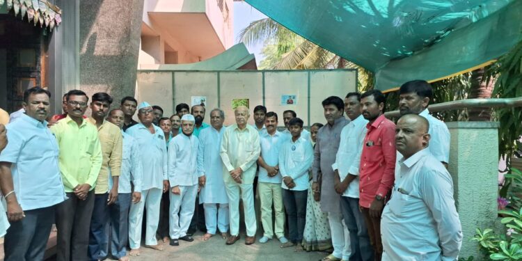 सोलापूरचा ‘आम आदमी ‘ काँग्रेसच्या प्रणिती शिंदेंच्या सोबत