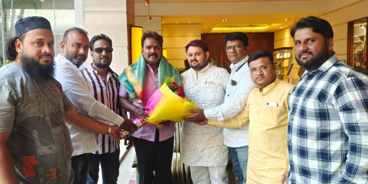 रमेश कदम एमआयएमचे उमेदवार? स्थानिक नेत्यांची सोलापुरात भेट ; राजकीय वर्तुळात चर्चेला उधाण