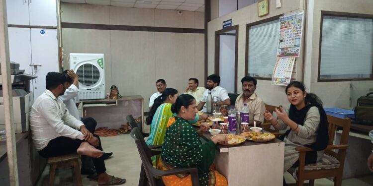 सोलापूर जिल्हा परिषदेतील अफलातून अंगत पंगत…..