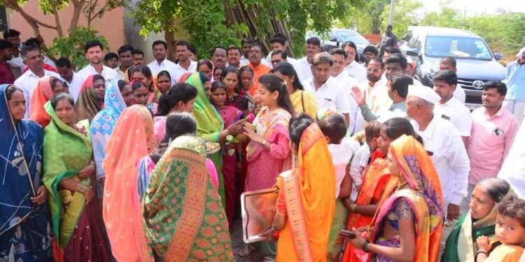 भाजप सरकार शेतकऱ्यांच्या मूळावर उठले ; काँग्रेसच्या प्रणिती शिंदेची टीका