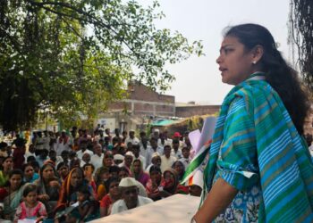 आमदार प्रणिती शिंदेंना दक्षिण तालुक्याच्या दौऱ्यात प्रचंड प्रतिसाद ; महिलांमधून सर्वत्र स्वागत