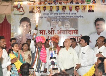 बाबा करगुळे माझा लहान बंधू त्याच्या पाठीशी खंबीरपणे उभी राहणार ; आमदार प्रणिती शिंदे यांच्या उपस्थितीने वाढदिवसाला रौनक