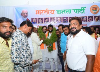 लक्ष्मण ढोबळे यांचे चिरंजीव अभिजित ढोबळे झाले सक्रिय ; राम सातपुतेंना शाहू परिवाराचा दिला पाठिंबा