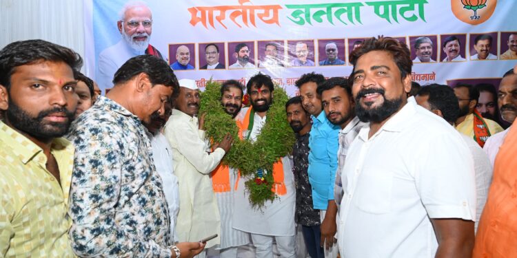 लक्ष्मण ढोबळे यांचे चिरंजीव अभिजित ढोबळे झाले सक्रिय ; राम सातपुतेंना शाहू परिवाराचा दिला पाठिंबा