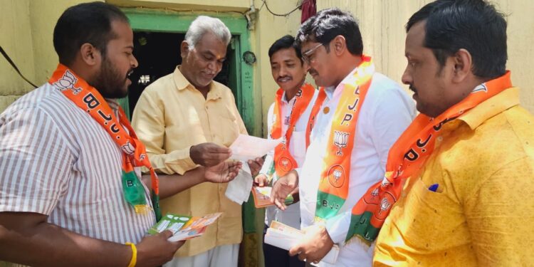 निश्चिन्त राहा आमचे मत राम भाऊंनाच ; होम टू होम प्रचारात नागरिकांची प्रतिक्रिया