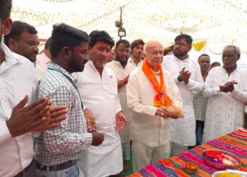 सुशीलकुमार शिंदे यांच्या हस्ते प्रभू श्रीरामाची उत्साहात पूजा