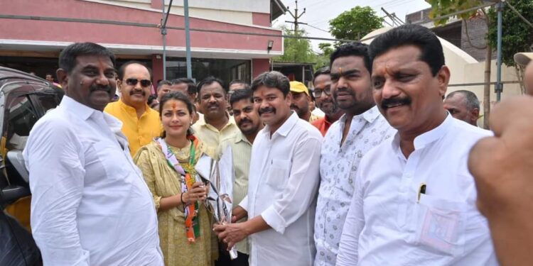 पद्मशाली समाजाने दिला आमदार प्रणिती शिंदेंना जाहीर पाठिंबा ; प्रणिती शिंदे यांचा प्रश्न ; भाजपने पद्मशाली समाजासाठी काय केले