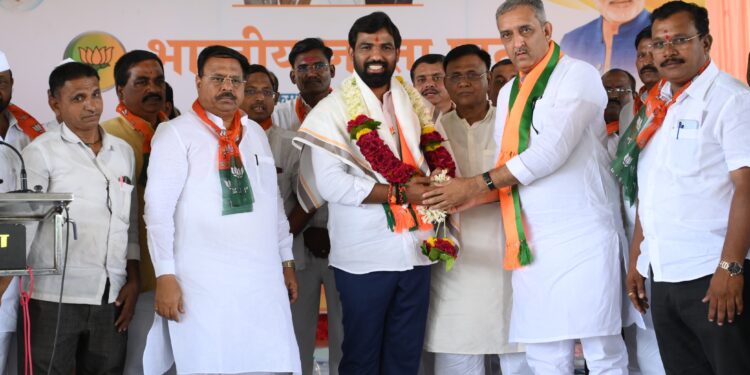 मंगळवेढयात पांडुरंगाची ताकद मिळाली भाजपच्या राम सातपुते यांना ; प्रशांत परिचारक यांचे हे आवाहन