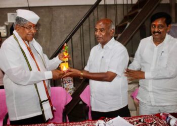 सोलापुरात भाजपला मिळाली वस्त्रोद्योजकांची ताकद ; चादर व टॉवेल उद्योजकांकडून राम सातपुते यांच्या विजयाचा निर्धार