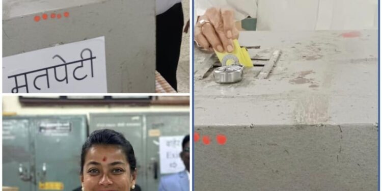 सोलापुरात प्रणिती शिंदे व सुशीलकुमार शिंदे यांनी केले मतदान