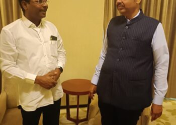 महादेव कोगनुरे व देवेंद्र फडणवीस यांची भेट ; बंद दाराआड चर्चा, कोगनुरे यांच्या मनात चाललंय तरी काय?