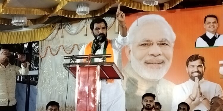 प्रणिती शिंदे, तुम्ही जिल्ह्यात ज्या रस्त्यांनी फिरता ते सर्वच रस्ते मोदींनी बांधले ; राम सातपुते यांनी विकासाचा पाढाच वाचला ; तुम्ही काय केले