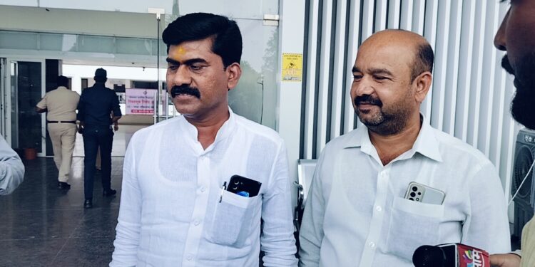 माढयातील शेकापचे बंड शमले ! एडवोकेट सचिन देशमुख यांची निवडणुकीतून माघार