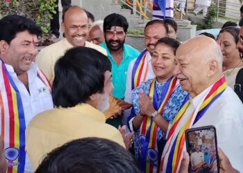 सोलापुरात रिपाइं नेते राजा सरवदे यांच्या काँग्रेस उमेदवार प्रणिती शिंदे यांना डबल शुभेच्छा