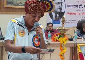 कार्यकारी अभियंता संतोष कुलकर्णी यांनी गायले ; “ओम नमो तथागता, नमोस्तु गौतमा” हे गीत