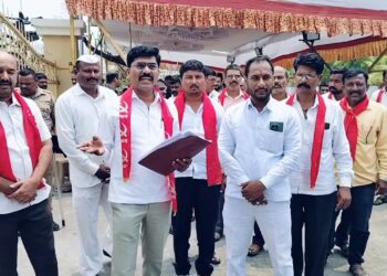 माढ्यातून शेकापची बंडखोरी ; अनिकेत देशमुख यांची माघार, एडवोकेट सचिन देशमुख यांनी भरला अर्ज