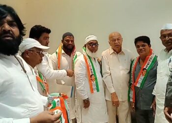 सोलापुरात एमआयएमला धक्का ; पक्षाचे दोन मोठे नेते काँग्रेस पक्षात दाखल