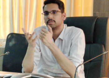 त्या उमेदवारावर आम्ही FIR दाखल करणार ; जिल्हाधिकारी कुमार आशीर्वाद यांची माहिती ; काय आहे कारण