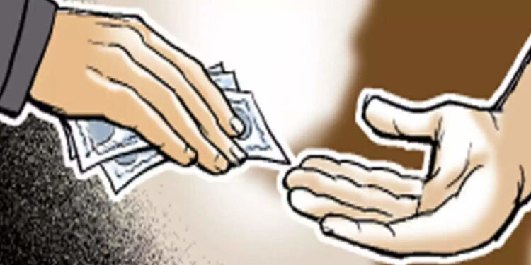 पंधरा हजाराची लाच घेताना उत्तर तहसील मधील लिपिक सापडला