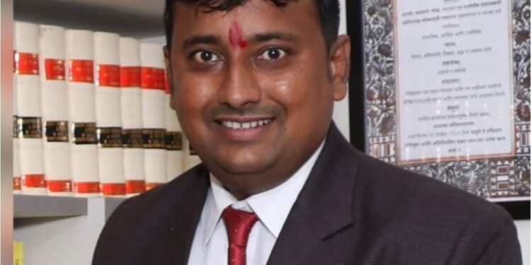 ॲड.अमित आळंगे यांनी मारली बार असोसिएशनच्या अध्यक्षपदी बाजी ; विक्रमी मते घेऊन विजयी