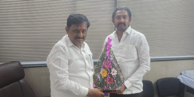 आ. सुभाष देशमुखांनी घेतली बंजारा नेते युवराज राठोड यांची भेट ;  काय झाली चर्चा 