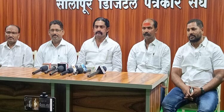 राम सातपुते रात्री निवासस्थानी ; दुसऱ्याच दिवशी या ‘युवराज’चा भाजपला बिनशर्त पाठिंबा