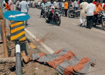 सोलापुरात देगाव जवळ दुचाकीचा भीषण अपघात ; एक जण जागीच ठार तर दुसरा अतिगंभीर