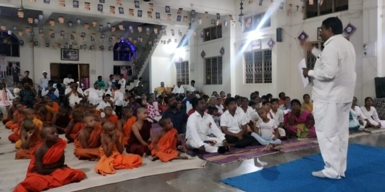 सोलापुरात बाल श्रामनेर शिबिर उत्साहात ; 32 मुलांचा सहभाग