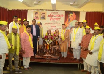 पुण्यश्लोक राजमाता अहिल्यादेवी होळकर यांच्या जयंती निमित्त पृथ्वीराज नरोटे युवा मंचचे २५ मूर्तीचे वाटप