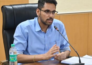 ब्रेकींग ! मतमोजणी केंद्रात फक्त यांनाच मोबाईल परवानगी ; जिल्हाधिकारी कुमार आशीर्वाद यांची माहिती