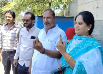 सोलापुरात प्रणिती शिंदे याच विजय होणार ; आरिफ शेख यांचा दावा, कुटुंबीयांसह केले मतदान