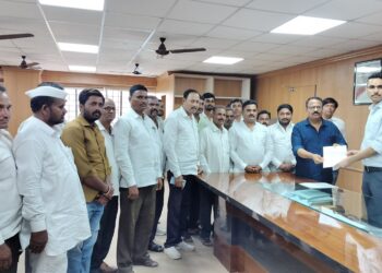 दिलीप माने भेटले जिल्हाधिकाऱ्यांना ; अनेक महत्त्वाच्या विषयांवर सकारात्मक चर्चा