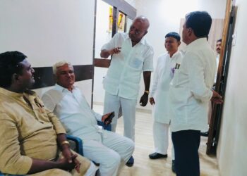 विजयाचा गुलाल आम्हीच उधळणार ! सोलापूर झेडपीत राष्ट्रवादी भाजपच्या नेत्यांमध्ये जुंपली !