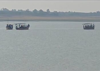 धक्कादायक ! उजनी धरणाच्या पाण्यात प्रवाशी बोट बुडाली, सहा जण बुडाले, रात्रभर शोधकार्य सुरूच