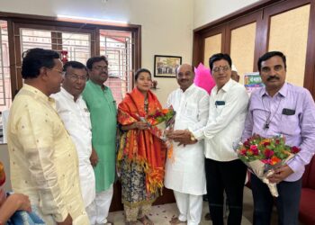 प्रणिती शिंदे झाल्या खासदार ; सुरेश हसापूरे यांच्या कार्यकर्त्यांची भावनिक पोस्ट