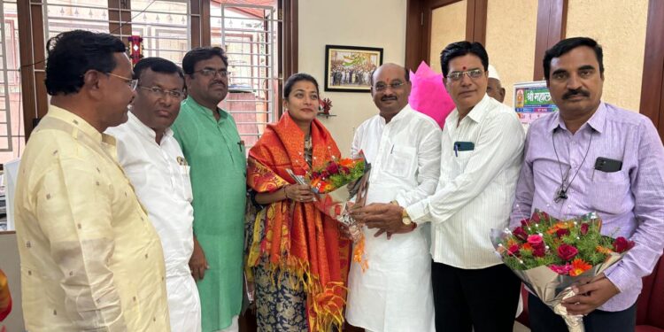 प्रणिती शिंदे झाल्या खासदार ; सुरेश हसापूरे यांच्या कार्यकर्त्यांची भावनिक पोस्ट