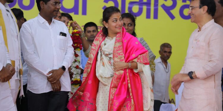 प्रणिती शिंदेंसमोर महादेव कोगनुरे यांचे शक्तीप्रदर्शन ; लोकसभेत साथ दिली भविष्यात साथ देण्याचा प्रणितींचा शब्द