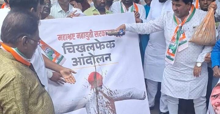 सोलापुरात काँग्रेस – भाजपची एकमेकांवर चिखल फेकाफेकी