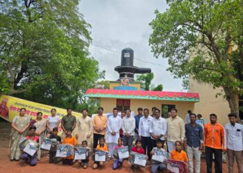 जय हिंद लोक चळवळीच्या वतीने विद्यार्थ्यांची योग स्पर्धा ; योग प्रशिक्षकांचाही करण्यात आला सन्मान