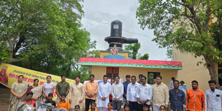 जय हिंद लोक चळवळीच्या वतीने विद्यार्थ्यांची योग स्पर्धा ; योग प्रशिक्षकांचाही करण्यात आला सन्मान