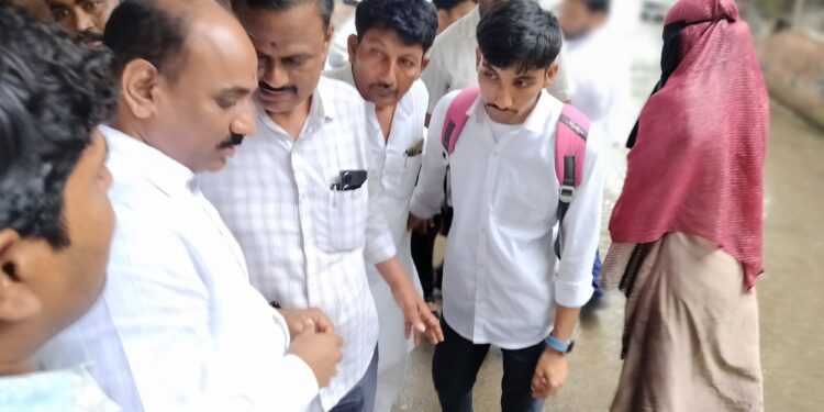 आमदार सचिन कल्याणशेट्टी यांची तत्परता ; मुस्लिम शिक्षिकेच्या प्रश्नाला दिले प्राधान्य ; जलजीवन वर म्हणाले…..