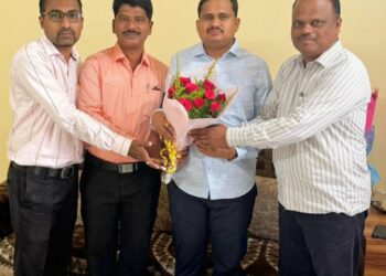सोलापूर झेडपीच्या लाडक्या अधिकाऱ्यावर शुभेच्छांचा वर्षाव ; कर्मचाऱ्यांचे प्रेम पाहून साहेब भारावले !