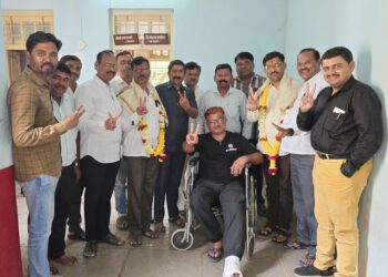 सर्कल सुखदेव पाटील चेअरमन तर तलाठी भिमाशंकर रामण्णा भुले व्हॉईस चेअरमन