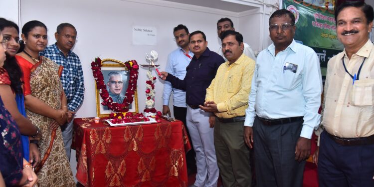 स्वावलंबी शेतकऱ्यांच्या सन्मानाने सोलापुरात कृषी दिन साजरा ; झेडपीत झाले वृक्षारोपण