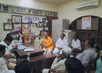 सोलापूरचे काँग्रेस कार्यकर्ते टाकणार श्रेष्ठींवर दबाव ;  शहर उत्तर आपलाच, या नेत्याने घेतला पुढाकार