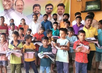 सोलापुरात अनाथ मुलांसोबत साजरा केला अजित दादा आणि तटकरे यांचा वाढदिवस