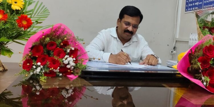 दोन वेळा प्रभारी, आता पूर्ण वेळ पदभार ; सुनील नंतर आले संजय ; जिल्हा परिषदेच्या या विभागाला कार्यकारी अभियंता