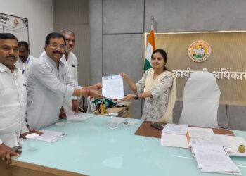 अक्कलकोटच्या ‘बिडलां’चा वाद ‘ पेटला’ ! आमदाराचे ऐकणाऱ्या अधिकाऱ्याची तक्रार घेऊन सिद्धाराम म्हेत्रे झेडपीत