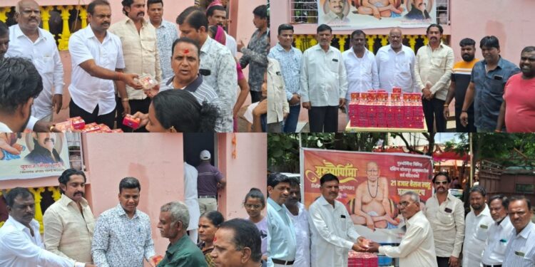 हातात तुपातील बेसन लाडू ; हजारो भाविक झाले तृप्त ; वैद्य व राठोड जोडीने वेधले गुरुपौर्णिमा दिनी लक्ष